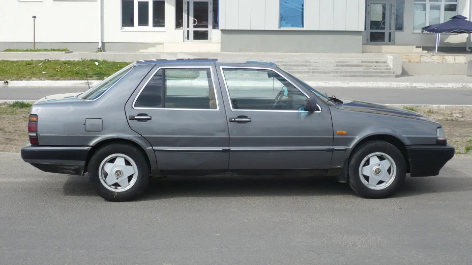Lancia Thema 2.0 Турбо Капризуля) 5