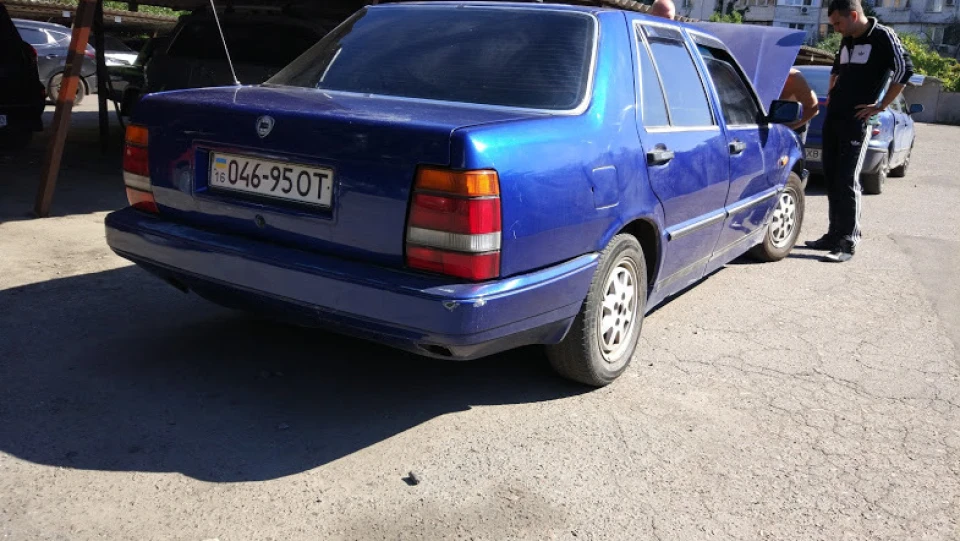 Lancia Thema 2.0 Turbo 2