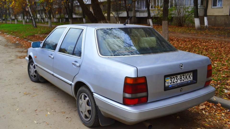 Lancia Thema Turbo 2