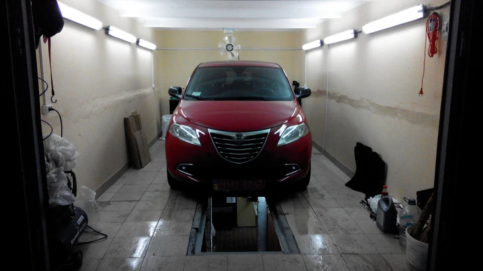 Lancia Ypsilon Новорічна Йолка ) 3