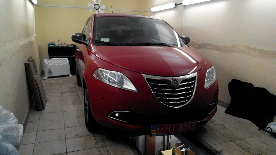 Lancia Ypsilon Новорічна Йолка ) 4