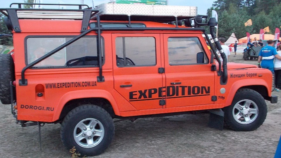 Land Rover Defender 2