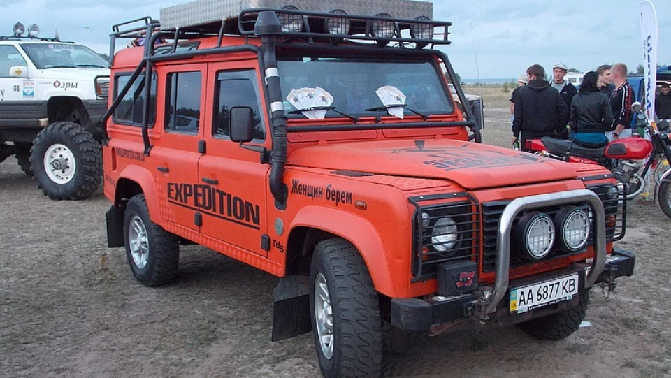 Land Rover Defender 3