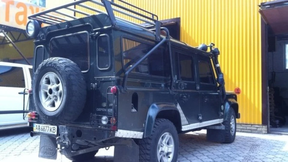 Land Rover Defender 4