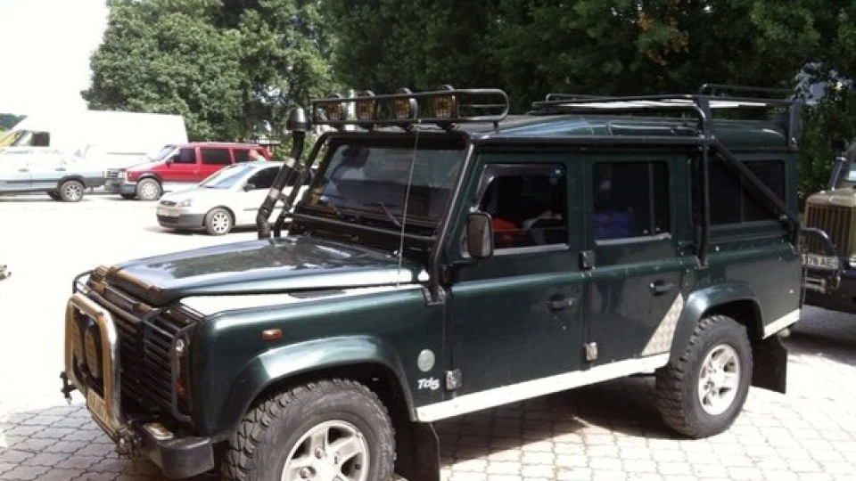 Land Rover Defender 5