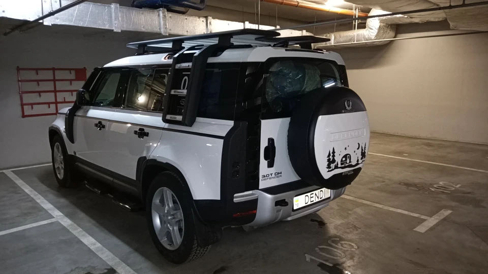 Land Rover Defender 3.0 D250 MHEV SE 4