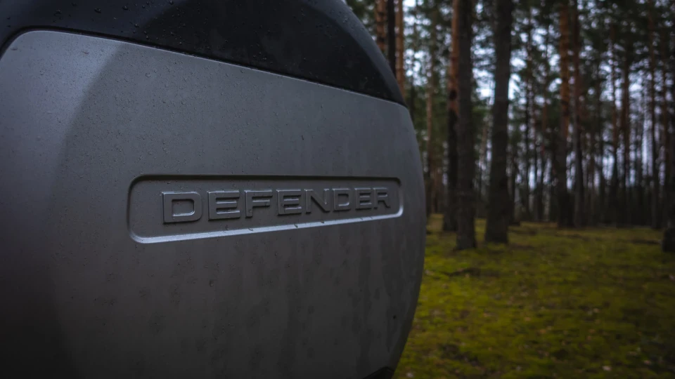 Land Rover Defender 3.0 Diesel MHEV 5