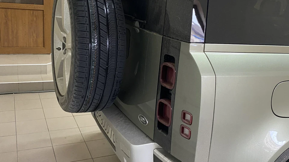 Land Rover Defender 3.0 MHEV