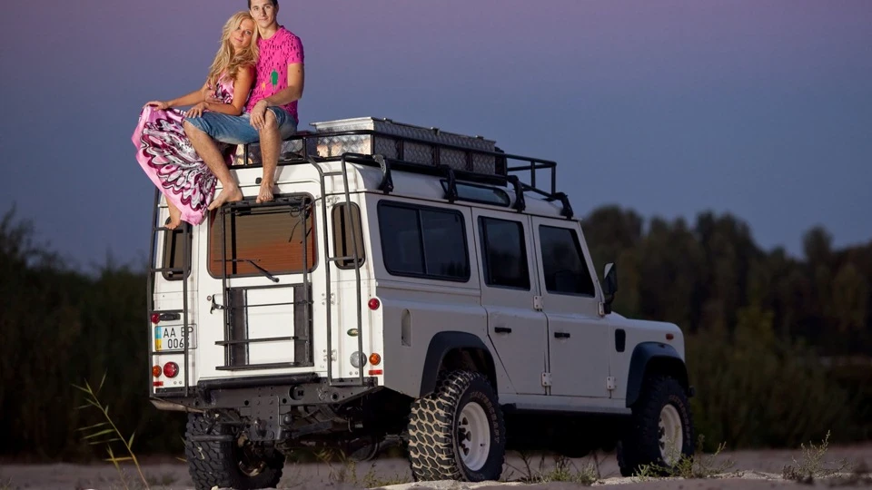 Land Rover Defender HUNTER (UN) 4