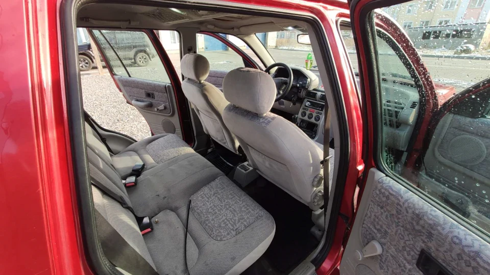 Land Rover Freelander Червоний танк 2