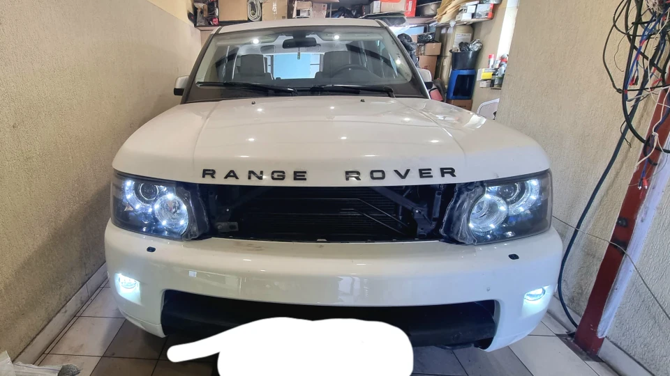 Land Rover Range Rover Sport white
