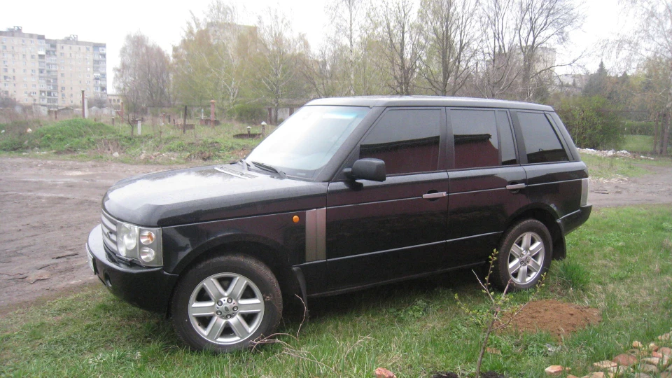 Land Rover Range Rover almost bmw