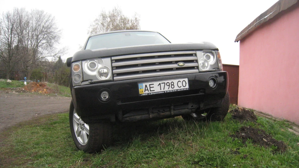 Land Rover Range Rover almost bmw 2