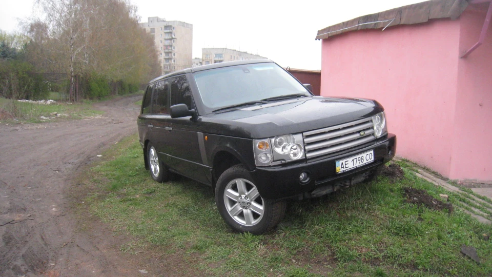 Land Rover Range Rover almost bmw 3