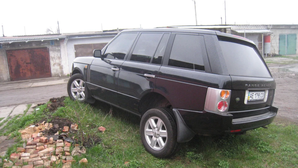 Land Rover Range Rover almost bmw 4