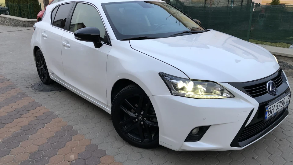 Lexus CT 200h 2
