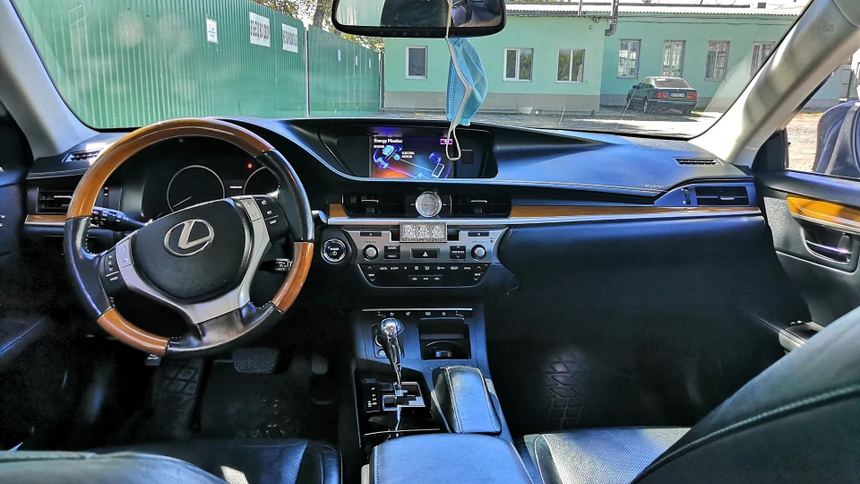 Lexus ES 300h 4