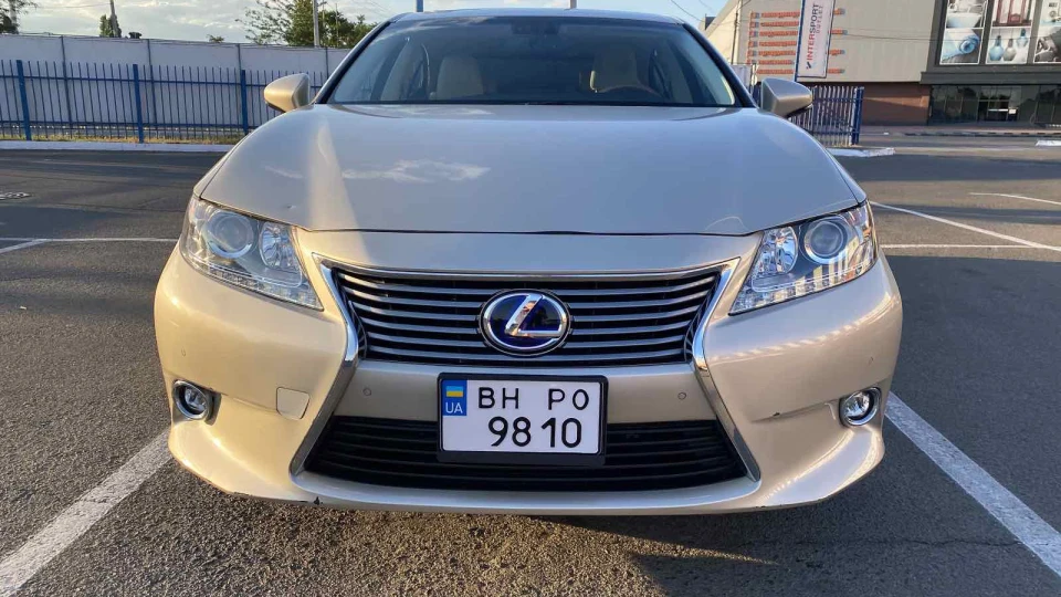 Lexus ES 300h Gold Dust 3
