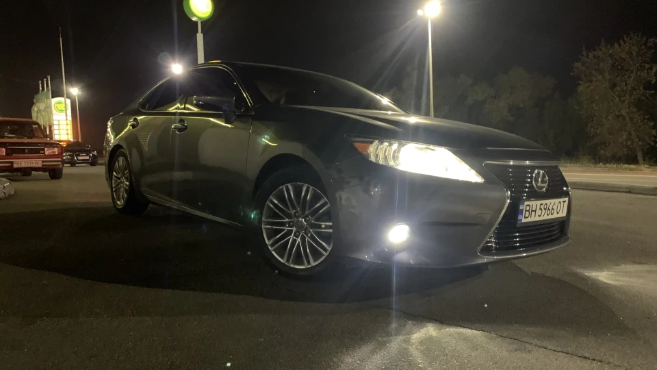 Lexus ES