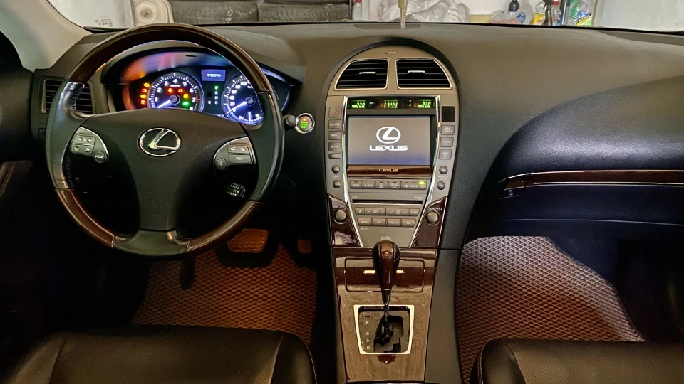 Lexus ES 350 Luxury 2