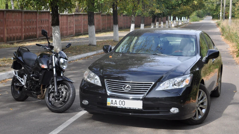 Lexus ES 350 V6 4