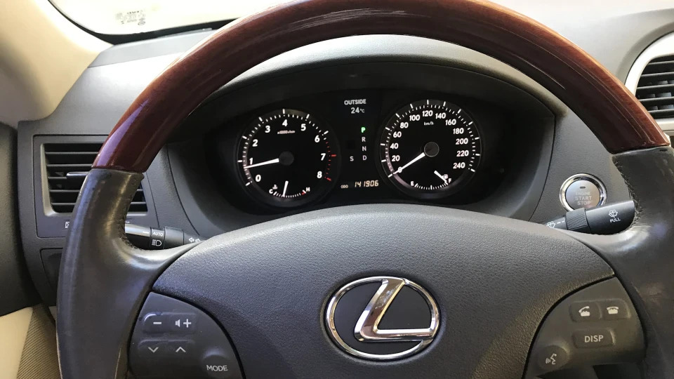 Lexus ES Білий перламутр 4