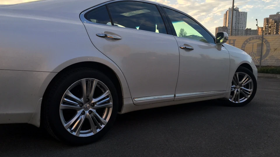 Lexus ES Білі перли
