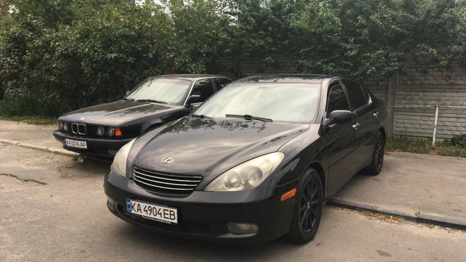 Lexus ES Бежевий диван 2