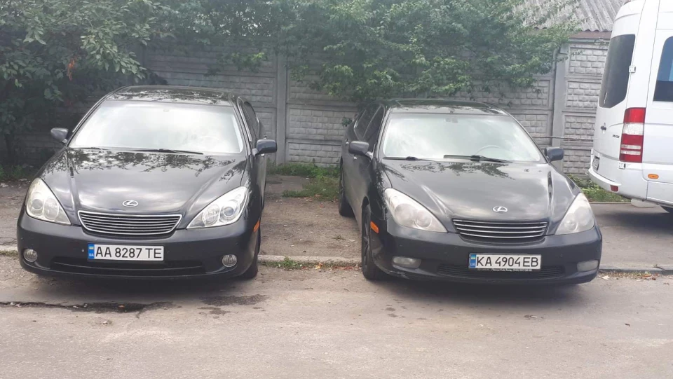 Lexus ES Бежевий диван 4