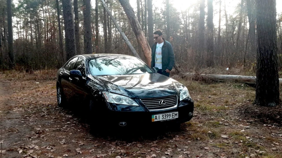 Lexus ES швидкий диван