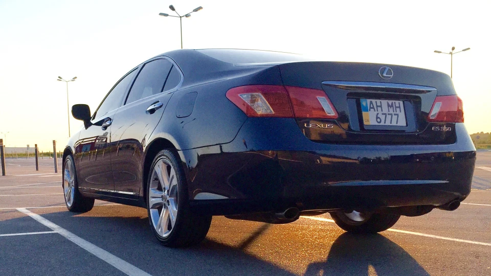 Lexus ES Dark Sapphire 2