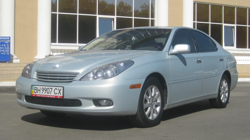 Lexus ES from somewhere of UAE 2
