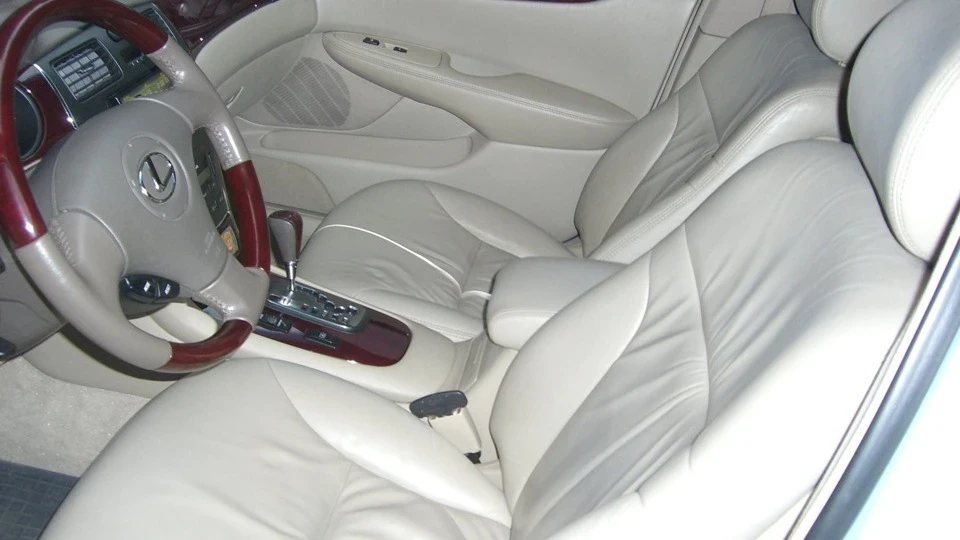 Lexus ES from somewhere of UAE 3