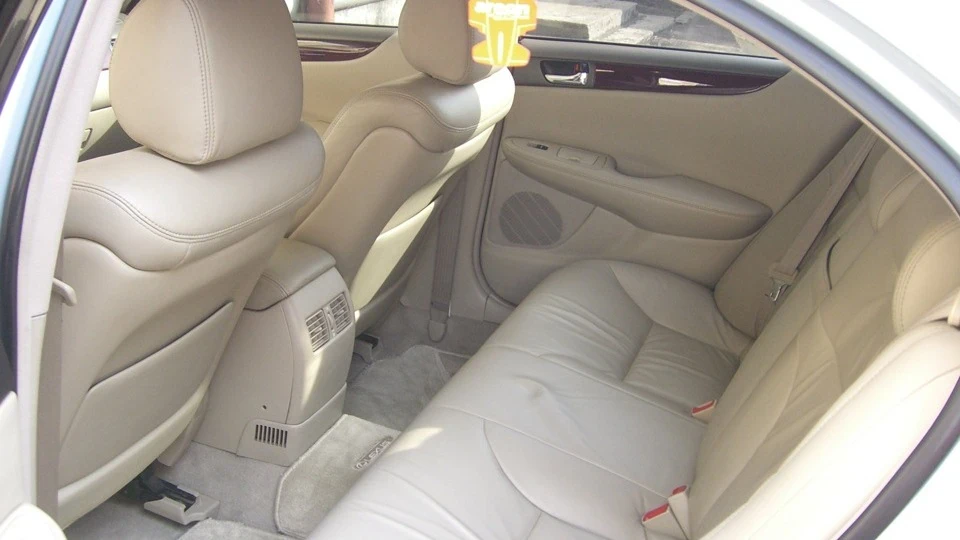Lexus ES from somewhere of UAE 4