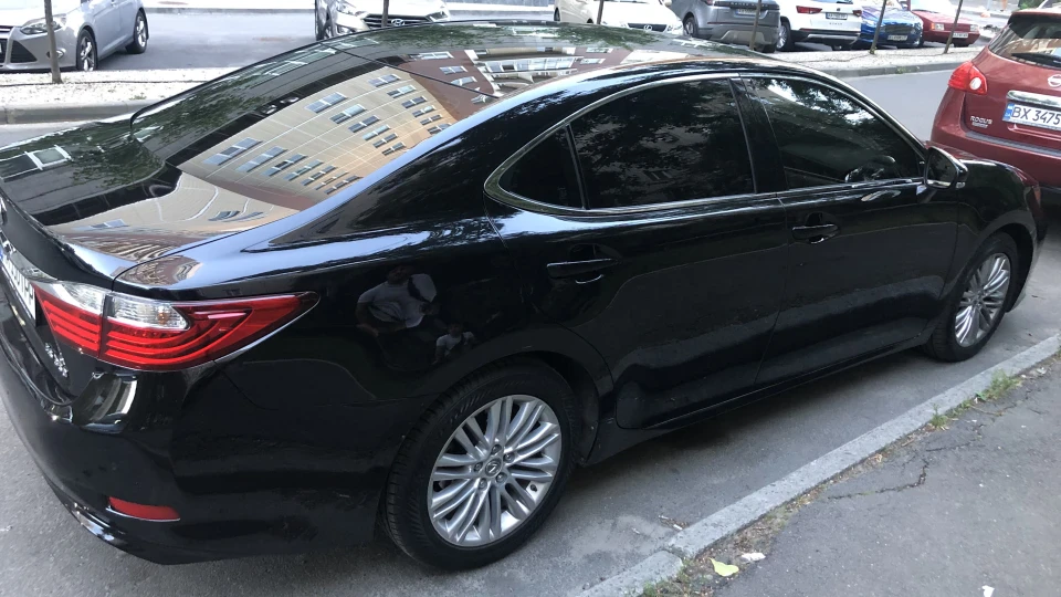 Lexus ES Льова