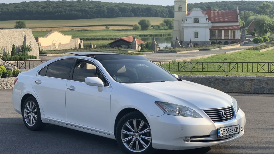 Lexus ES Лукас 2