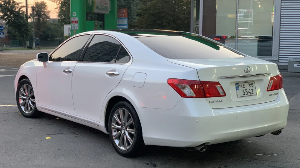 Lexus ES Лукас 3