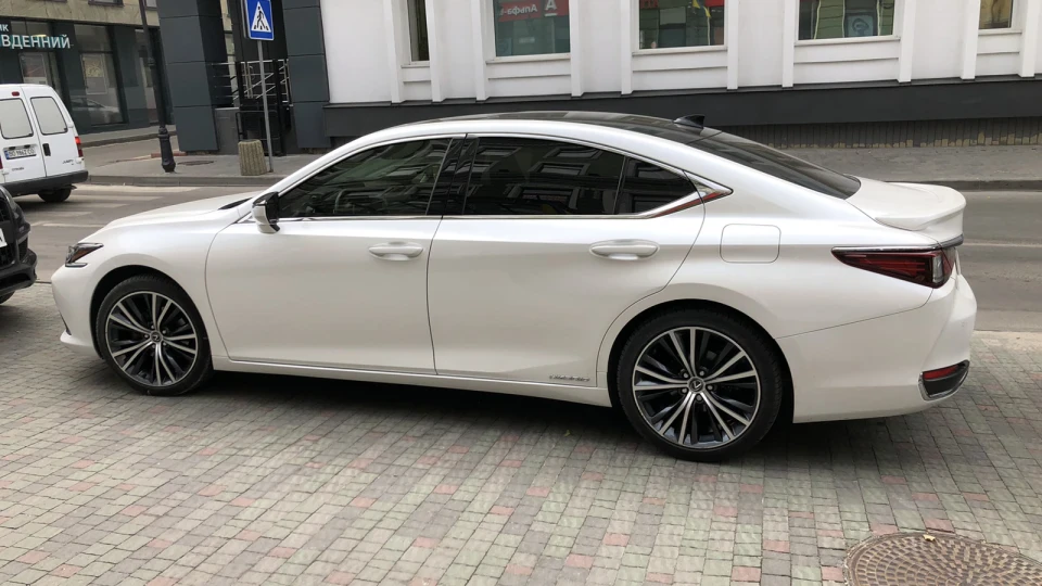 Lexus ES WHITE HYBRID ENERGY