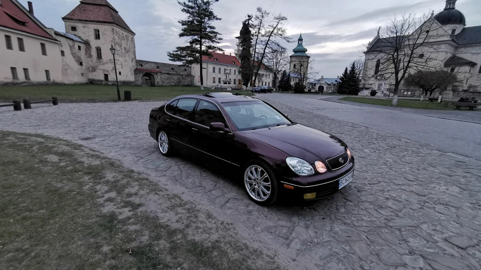 Lexus GS Black cherry