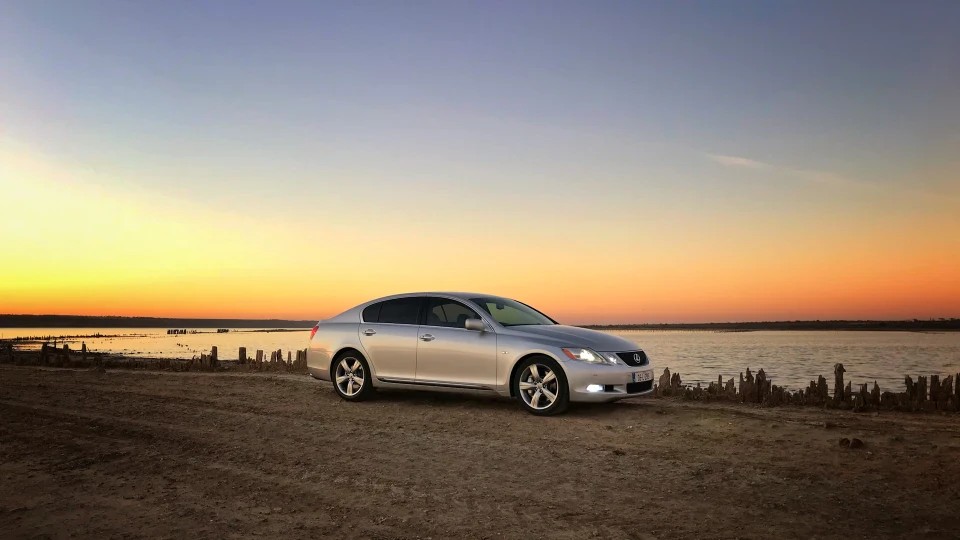 Lexus GS Бог любить трійцю