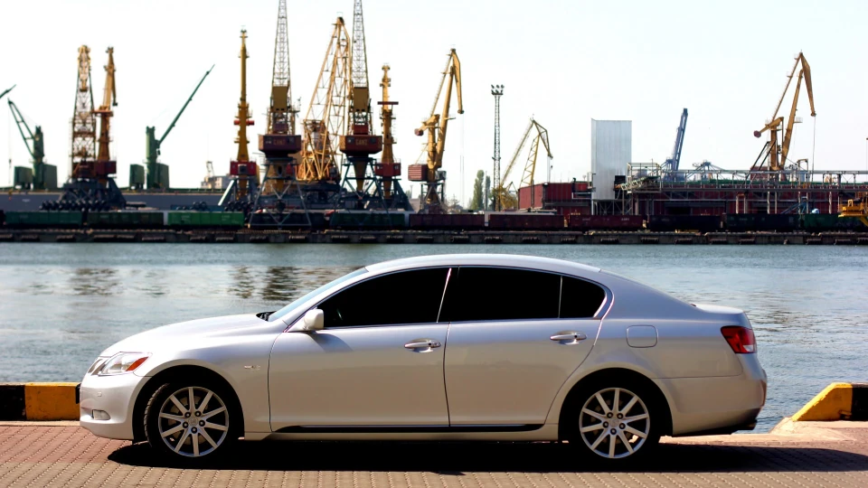 Lexus GS Breaking stereotypes 4