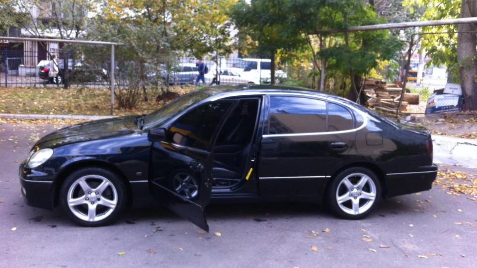 Lexus GS чорний металік 3