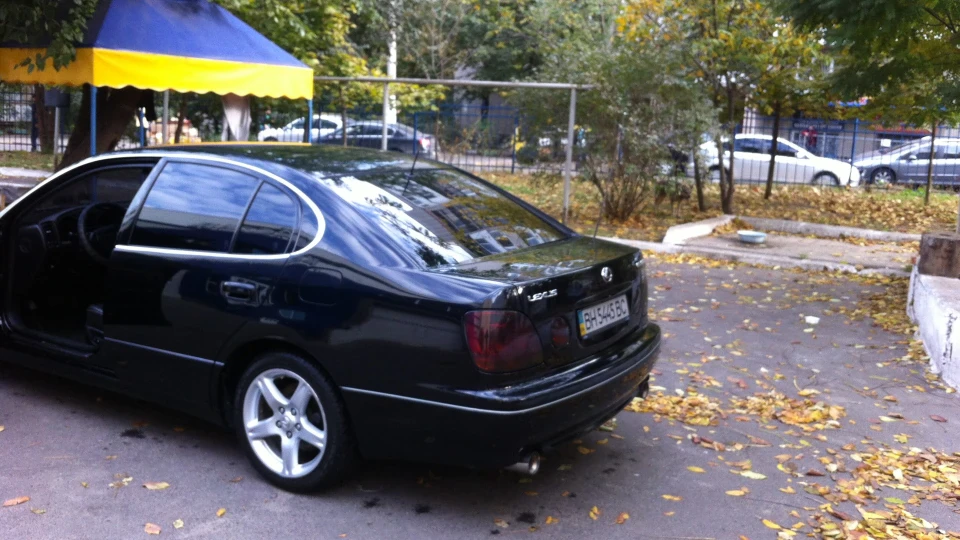 Lexus GS чорний металік 4