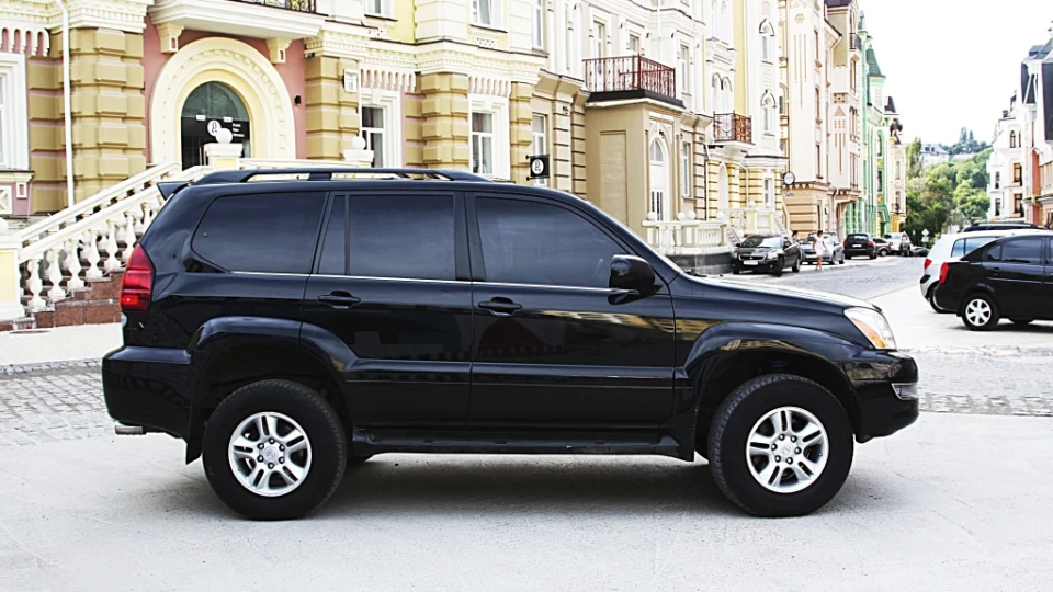 Lexus GX well-balanced 3