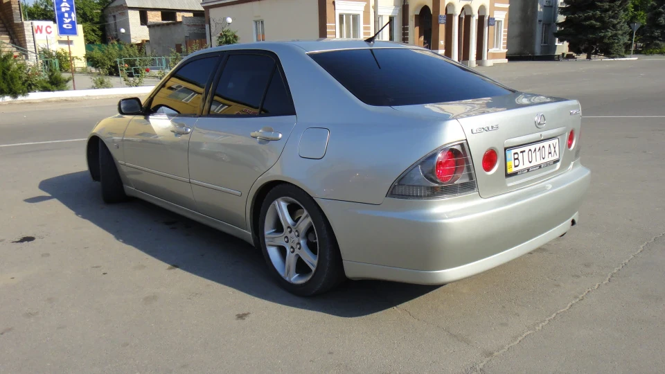 Lexus IS