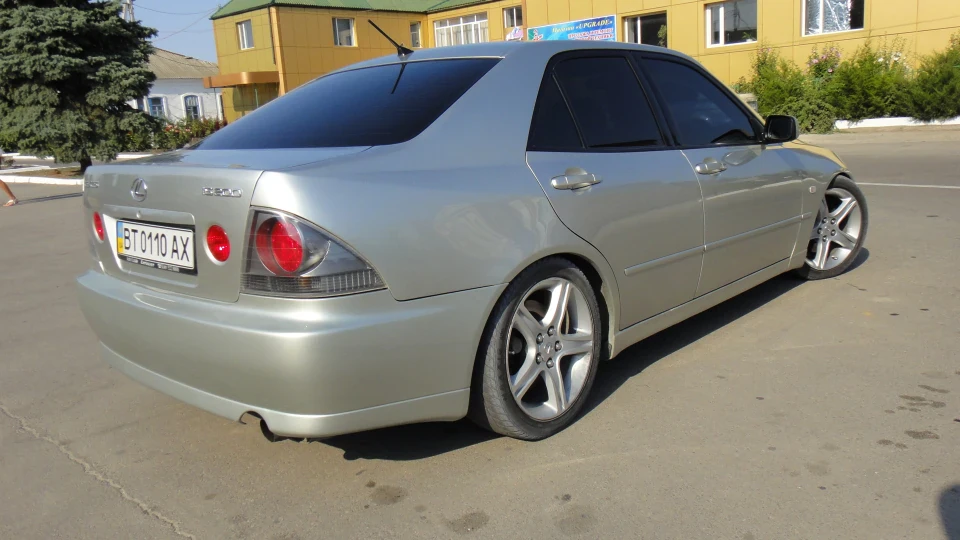 Lexus IS 2
