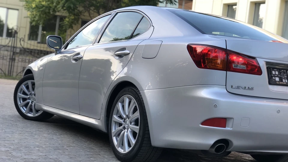 Lexus IS