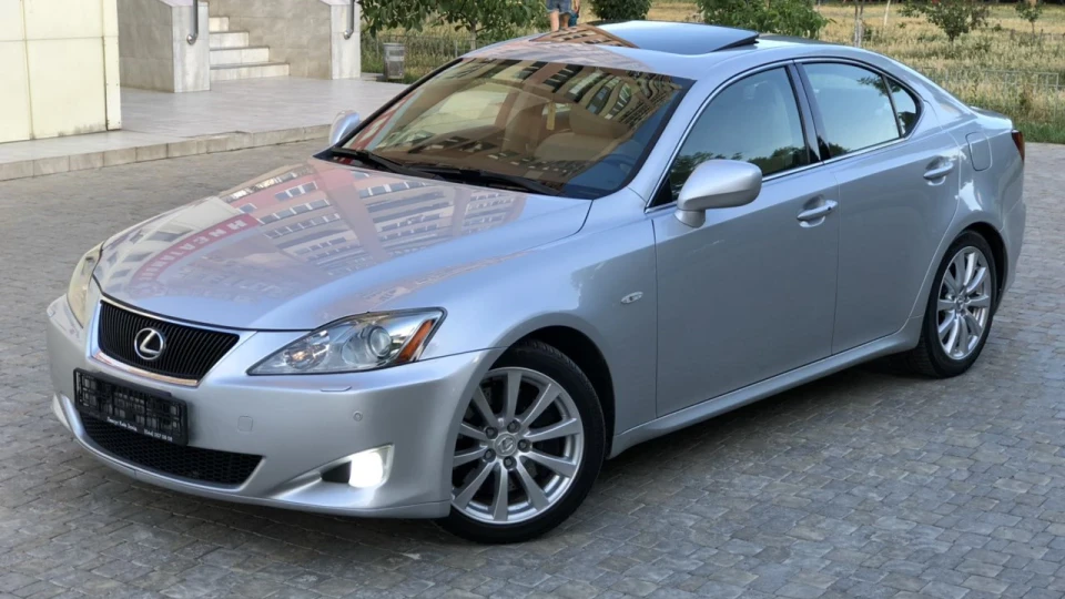 Lexus IS 2