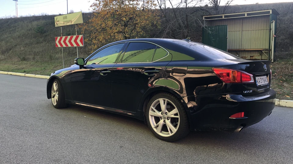 Lexus IS 2