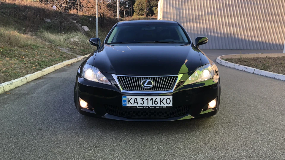 Lexus IS 4